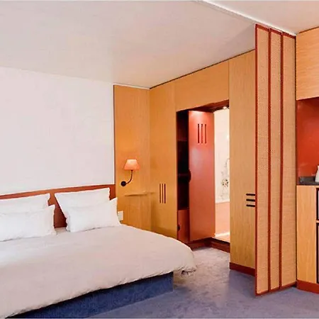 Novotel Paris Malmaison 4*