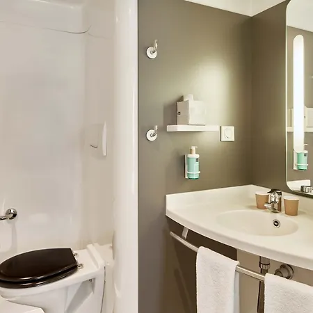 Novotel Paris Malmaison Hotel 4*