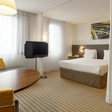 Novotel Paris Malmaison Hotel 4*