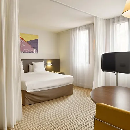 Novotel Paris Malmaison Hotel