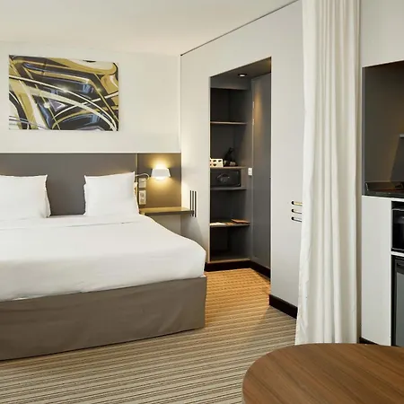 Novotel Paris Malmaison Hotel 4*