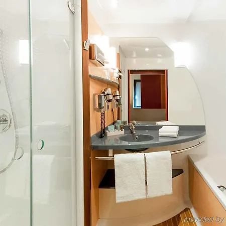Novotel Paris Malmaison 4*