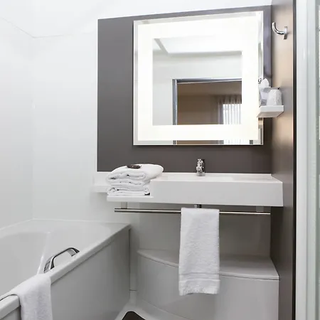 Novotel Paris Malmaison Hotel 4*